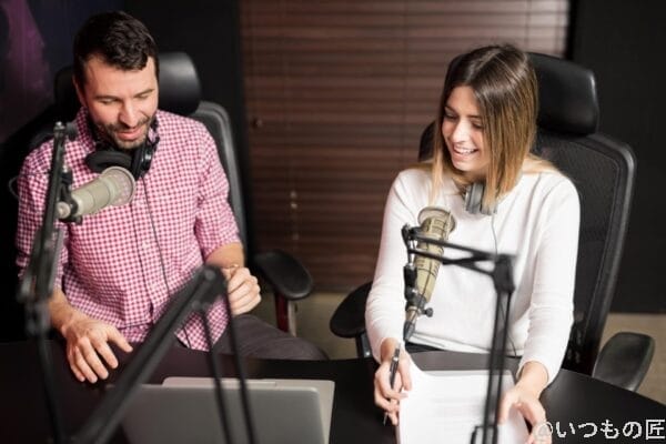 radio station coworkers running a live show | ガジェットレビューの匠 2人以上でライブ配信をする場合には ATEM mini は良い機材