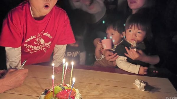 iPhone 12 Pro MAXで誕生日会のケーキを消す瞬間を撮影してみました。これが筆者はキレイに撮影したかった！