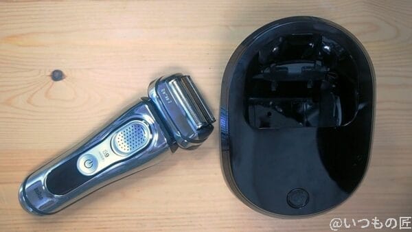 brown-shaver-and-charger | ガジェットレビューの匠 ブラウン シリーズ9 9394ccとアルコール洗浄システム。そこそこなサイズ感。