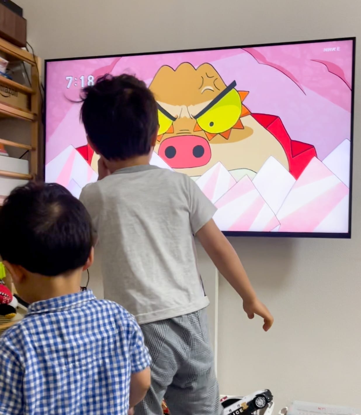 液晶ビエラ | ガジェットレビューの匠 液晶ビエラの大きさに驚く子供たち