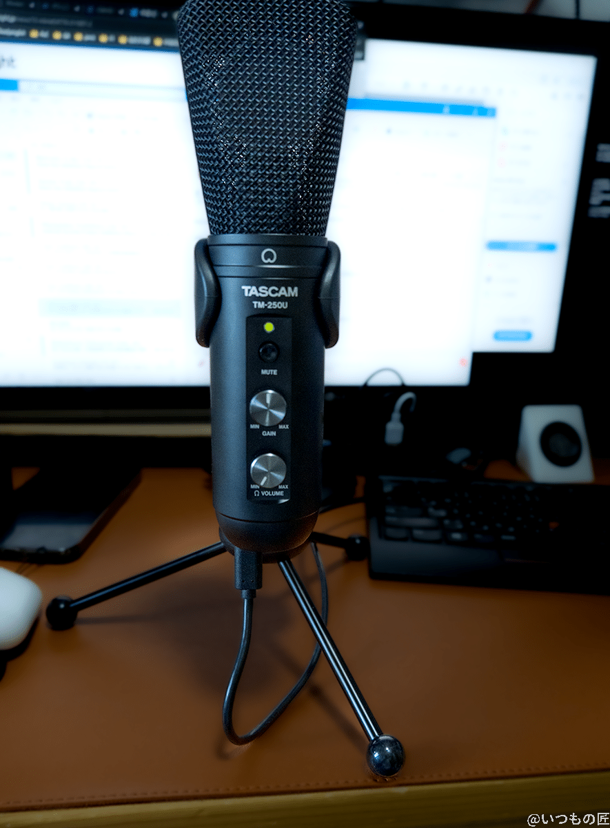 TASCAM-TM-250U 電源をONにしてディスプレイ前に設置