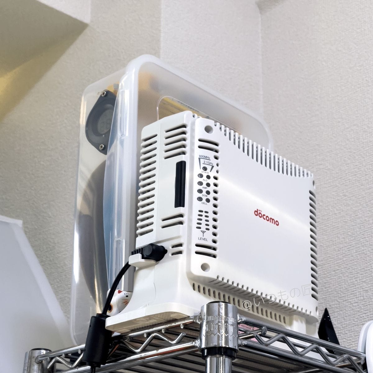 home5g-repeater-1 | ガジェットレビューの匠 docomo レピータを高くて窓に近いところに設置してみましたが、それでも劇的に改善した…とは言いがたい!