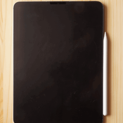 ipad-air5-with-pencil2 | ガジェットレビューの匠 iPad Air5にApple Pencil2をくっ付けた状態。手軽にくっ付けて、手軽に外せるのが魅力です。