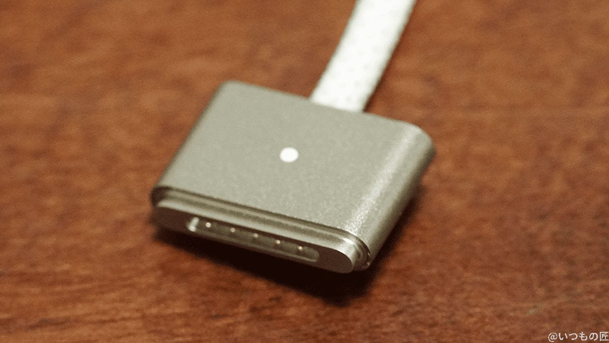 M2 MacBook Airのマグネット端子