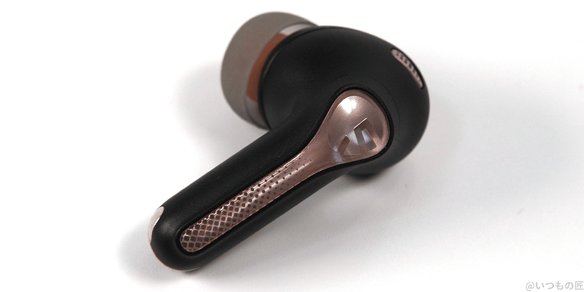 soundpeats capsule3 pro イヤホン 2 | ガジェットレビューの匠 立体的なピンクゴールドのラインがカッコいい