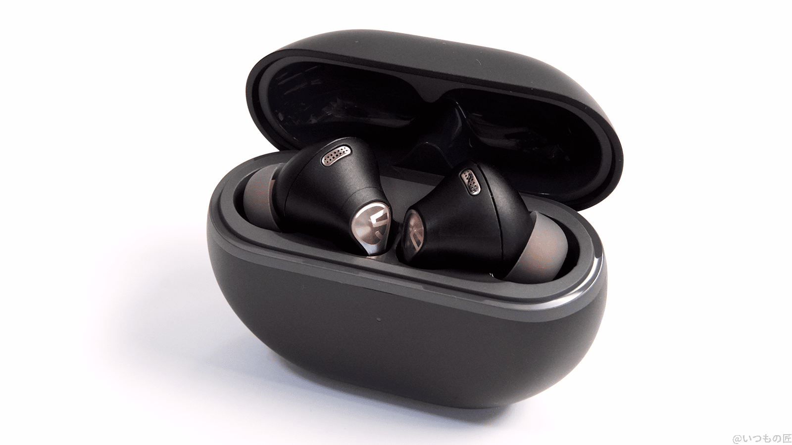 SOUNDPEATS Capsule3 Proは黒が特徴のカナル型Bluetoothイヤホン