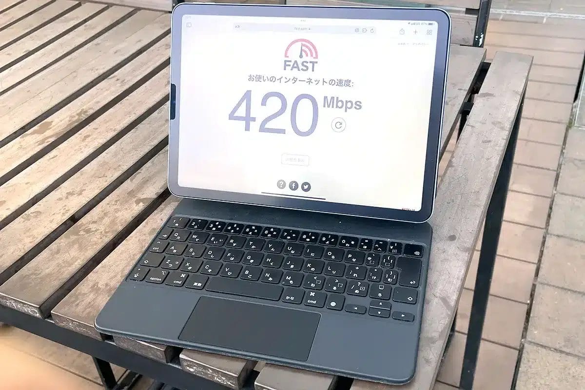 iPad Air5を5G回線を使って通信速度を計測してみたら、420Mbpsを記録しました。下手な光回線より高速です！