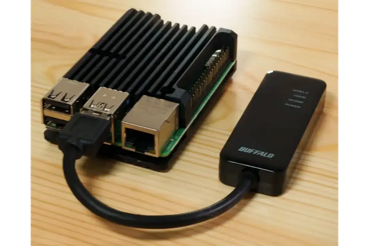 raspberry pi 4 | ガジェットレビューの匠 筆者宅のOpenMPTCProuter役のRaspberry Piは非常にコンパクトです。