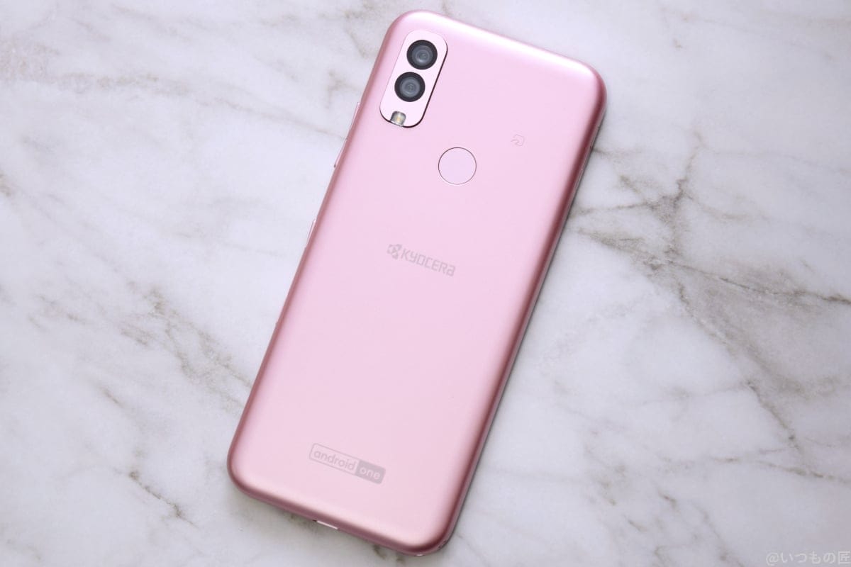 | ガジェットレビューの匠 Android One S10の背面の写真
