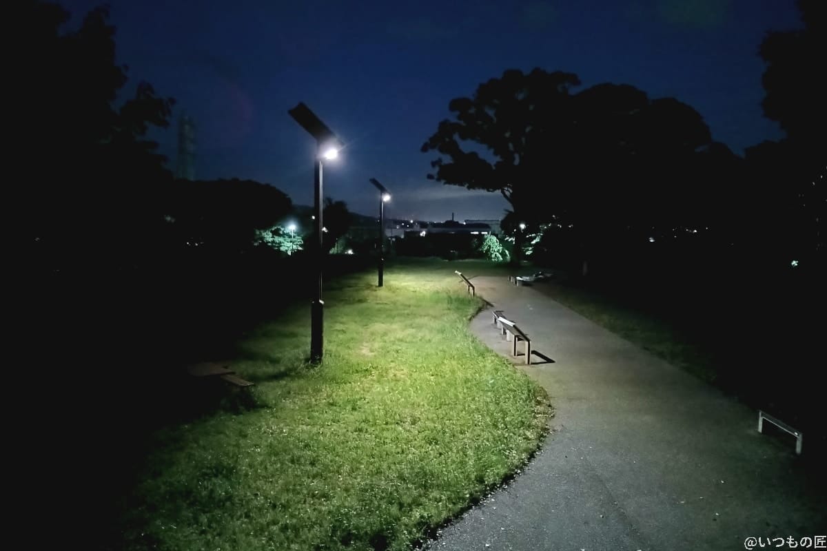 android-one-s10-photo-night-park-night-mode | ガジェットレビューの匠 夜の公園をナイトモードで撮影した写真。