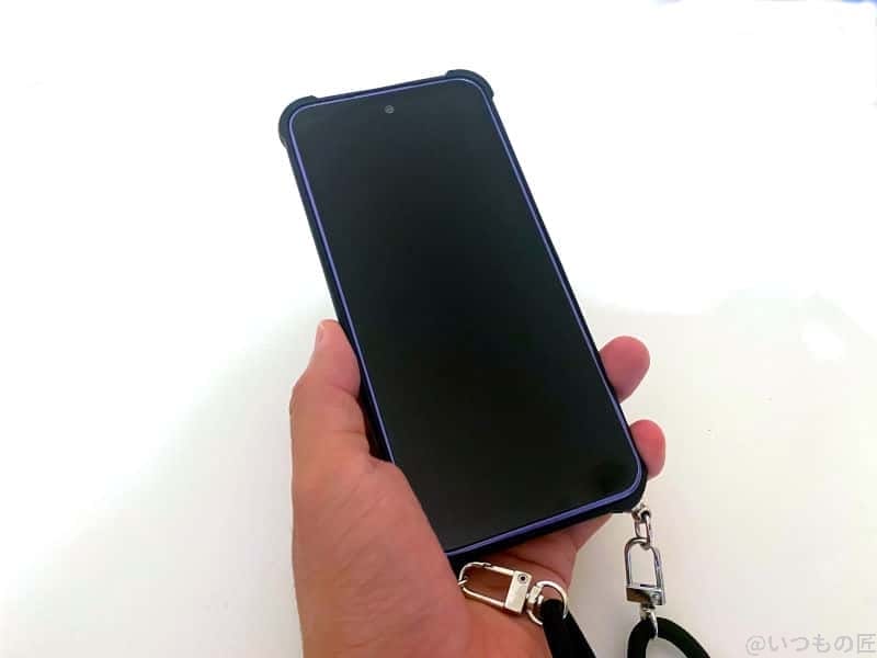 libero5gⅢ-case-13 | ガジェットレビューの匠 Libero 5G Ⅲ(リベロ5G3)を手で持った写真