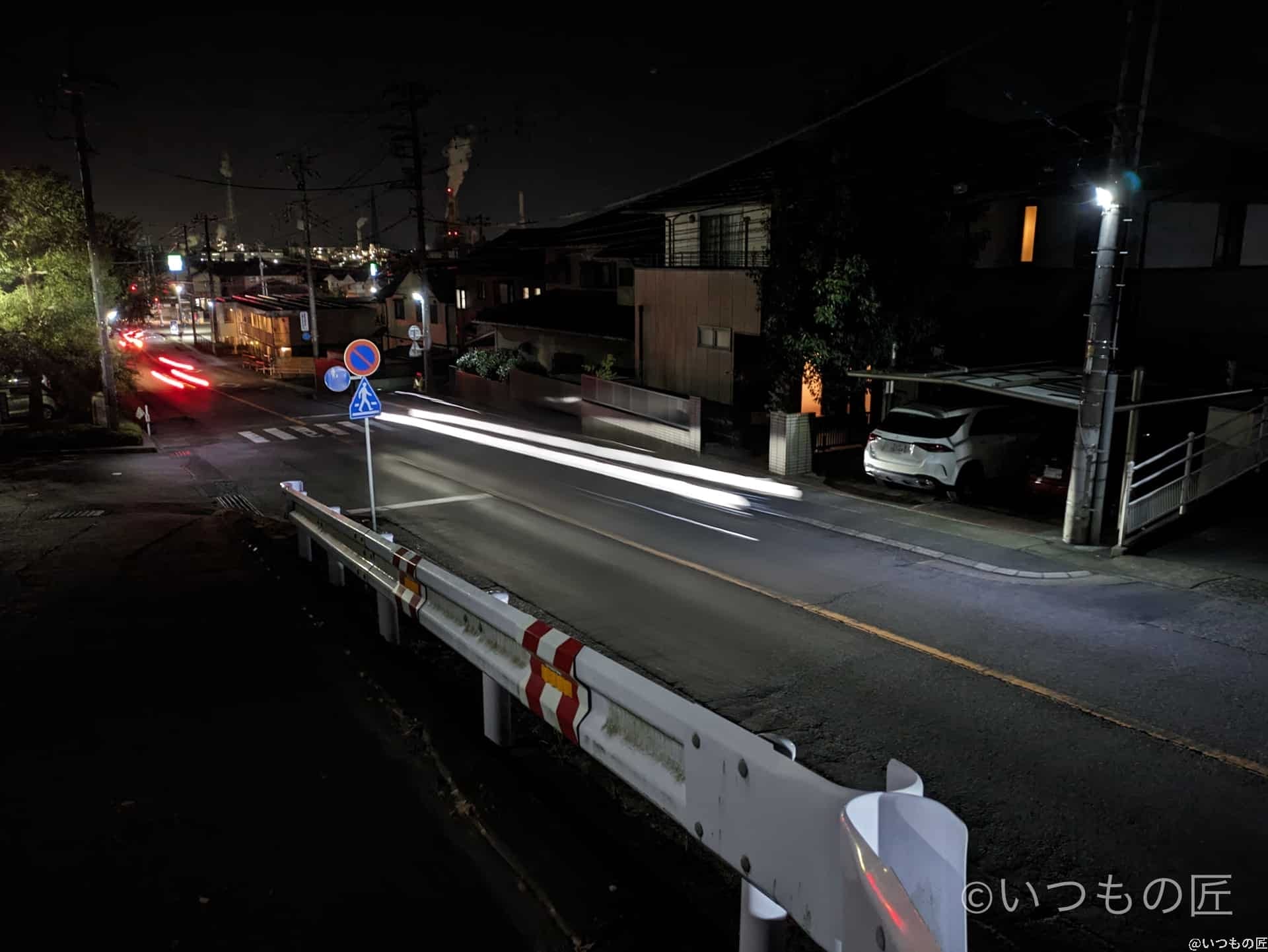 長時間露光撮影 車のライトの軌跡-2
