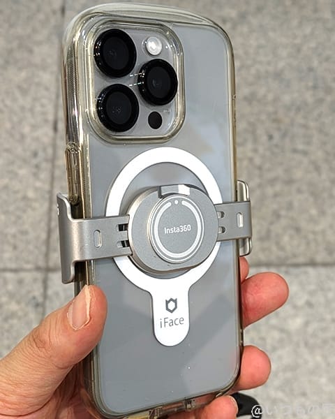 insta360-adapter1 | ガジェットレビューの匠 Insta360 Flow レビュー
iPhone15 Proにアダプタを取り付けた状態