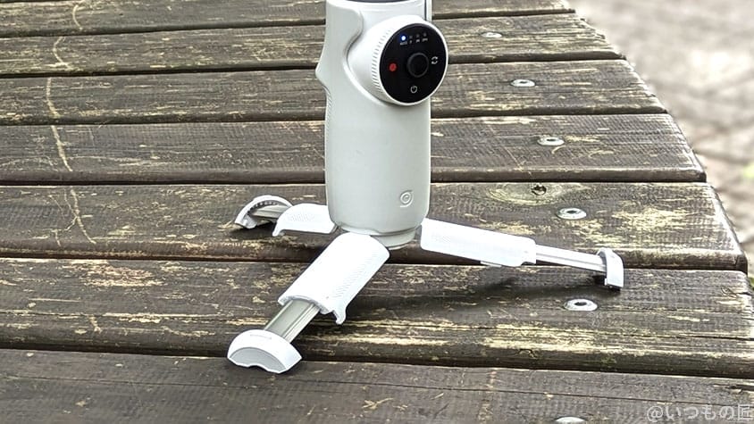 insta360flow-three-legs | ガジェットレビューの匠 Insta360 Flow レビュー
内蔵三脚