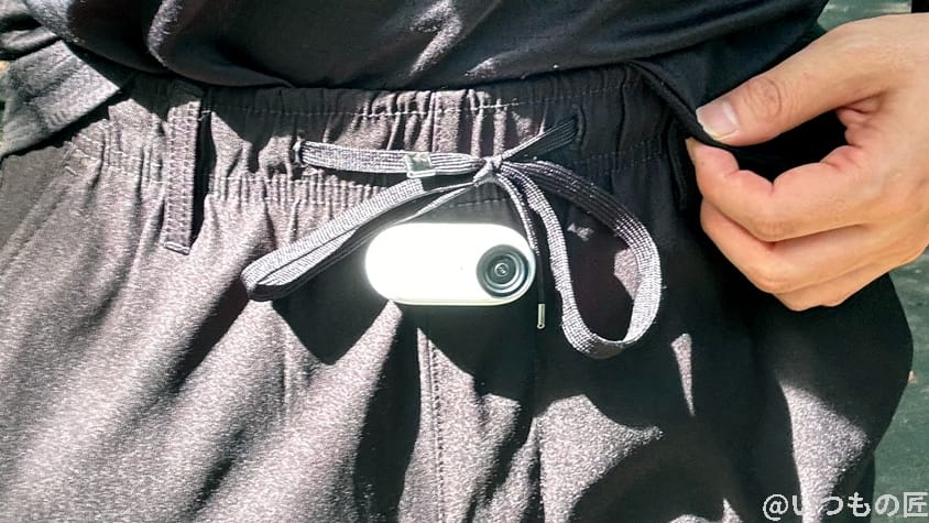 insta360go3-front-under | ガジェットレビューの匠 Insta360 GO 3 レビュー
腰に貼ったInsta360 GO 3カメラ