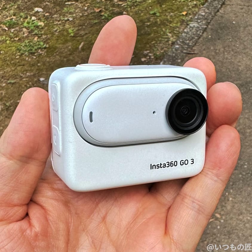 insta360go3-on-hand | ガジェットレビューの匠 Insta360 GO3 レビュー
手のひらに載せたInsta360 GO 3