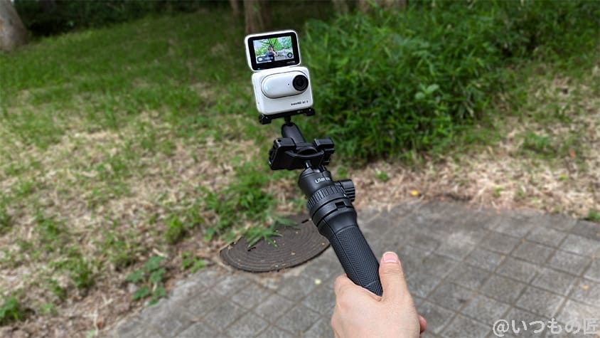 insta360go3-with-stick | ガジェットレビューの匠 Insta360 GO 3 レビュー
自撮り棒の備え付け