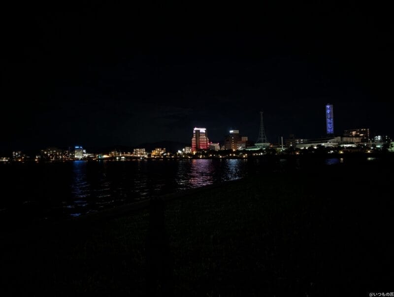 google pixel 9 pro の通常モードでズーム撮影した夜景写真 | ガジェットレビューの匠 Google Pixel 9 Pro カメラ Google Pixel 9 Pro の通常モードでズーム撮影した夜景写真