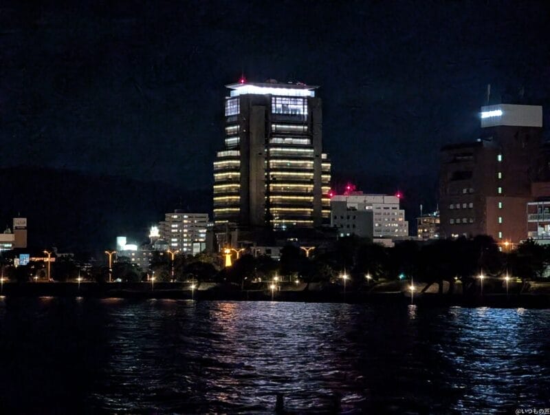 google pixel 9 pro の通常モードでズーム撮影した夜景写真 | ガジェットレビューの匠 Google Pixel 9 Pro カメラ Google Pixel 9 Pro の通常モードでズーム撮影した夜景写真
