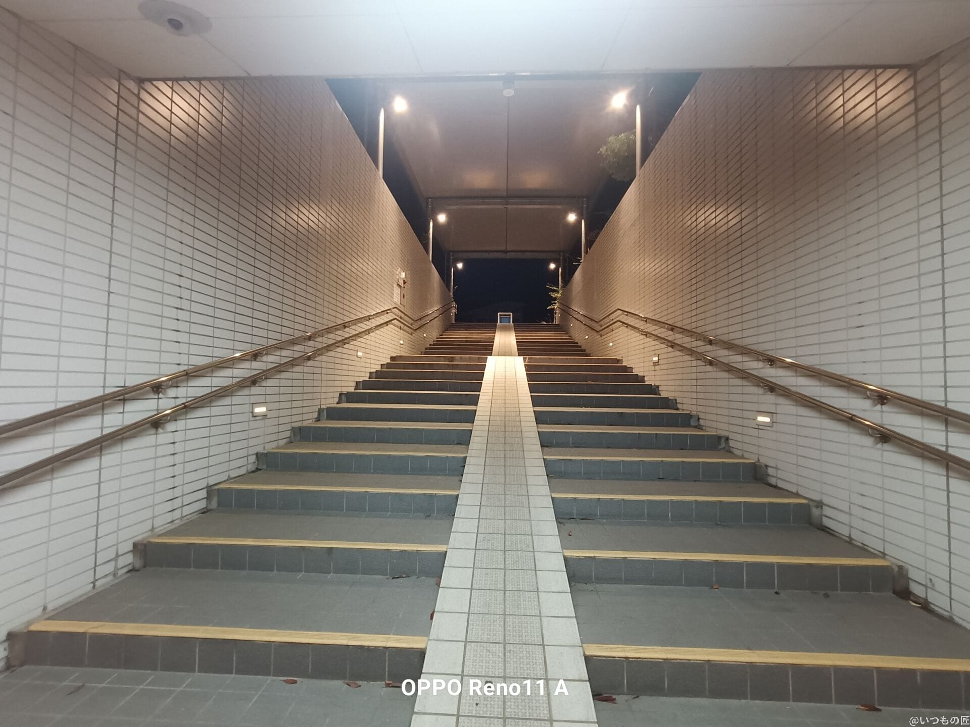 OPPO Reno11 A カメラ 
OPPO Reno11 Aで夜間撮影した写真