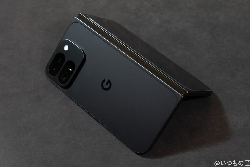 google pixel 9 pro fold を折り曲げた状態のイメージ図 | ガジェットレビューの匠 Google Pixel 9 Pro Fold カメラ Google Pixel 9 Pro Fold を折り曲げた状態のイメージ図
