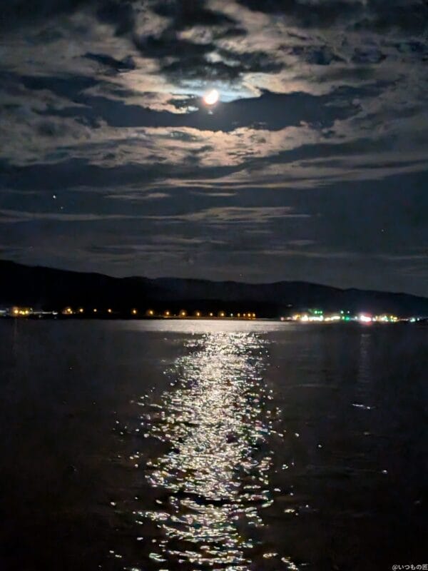google pixel 9 pro fold の通常モードで撮影した夜景写真 | ガジェットレビューの匠 Google Pixel 9 Pro Fold カメラ Google Pixel 9 Pro Fold の通常モードで撮影した夜景写真