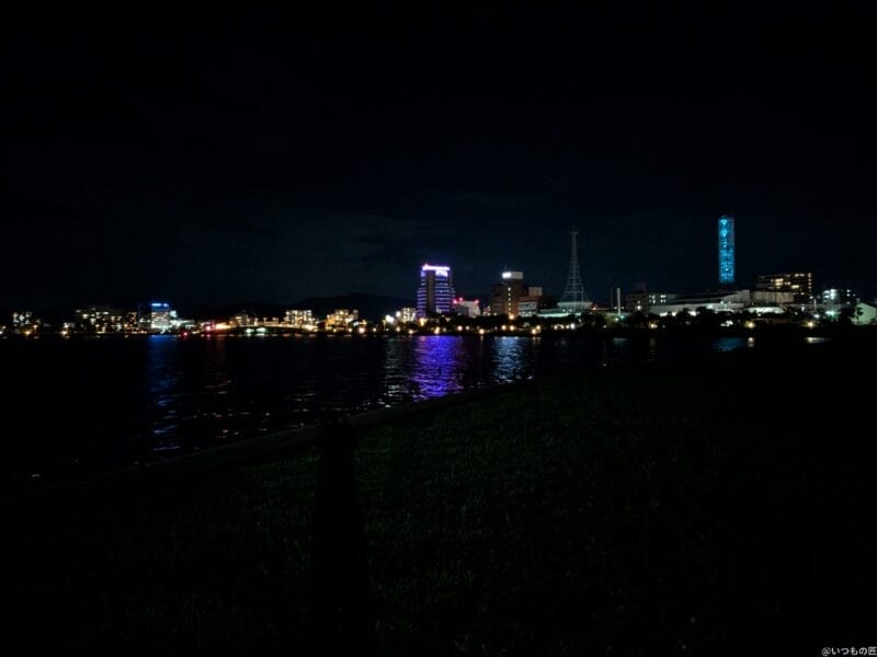 google pixel 9 pro fold の通常モードでズーム撮影した夜景写真 | ガジェットレビューの匠 Google Pixel 9 Pro Fold カメラ Google Pixel 9 Pro Foldの通常モードでズーム撮影した夜景写真