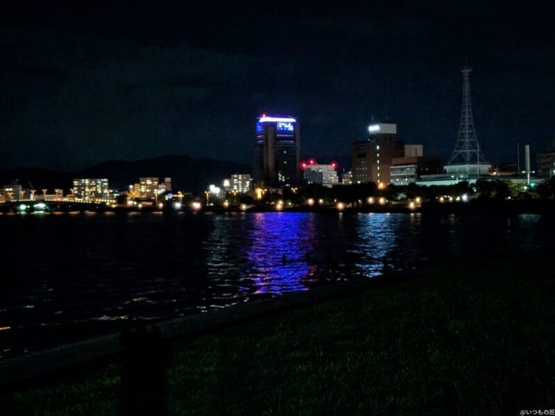 google pixel 9 pro fold の通常モードでズーム撮影した夜景写真 | ガジェットレビューの匠 Google Pixel 9 Pro Fold カメラ Google Pixel 9 Pro Foldの通常モードでズーム撮影した夜景写真