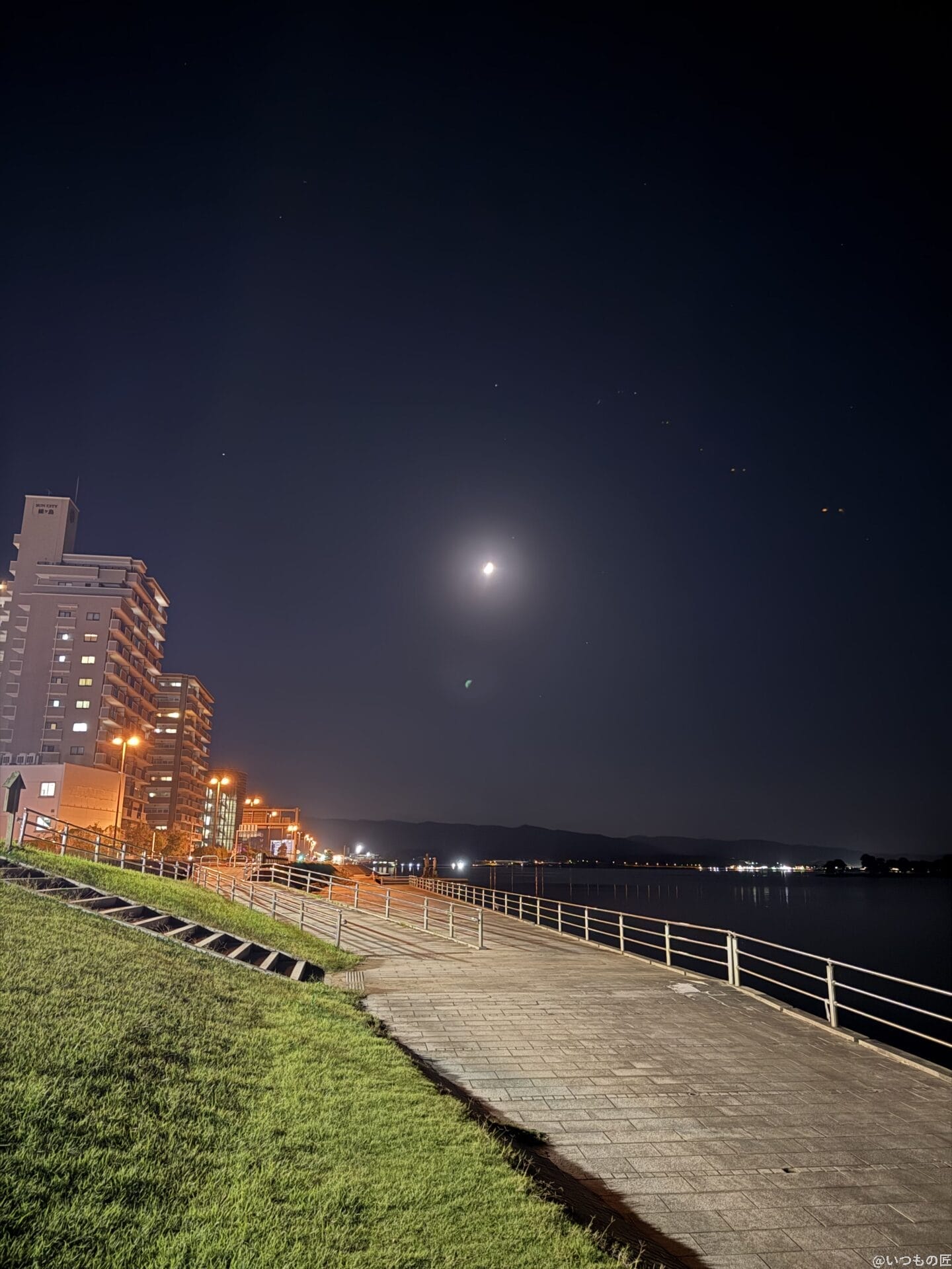 iPhone 16 Pro/16 Pro Max カメラ
iPhone 16 Pro Maxでズーム撮影した夜景写真