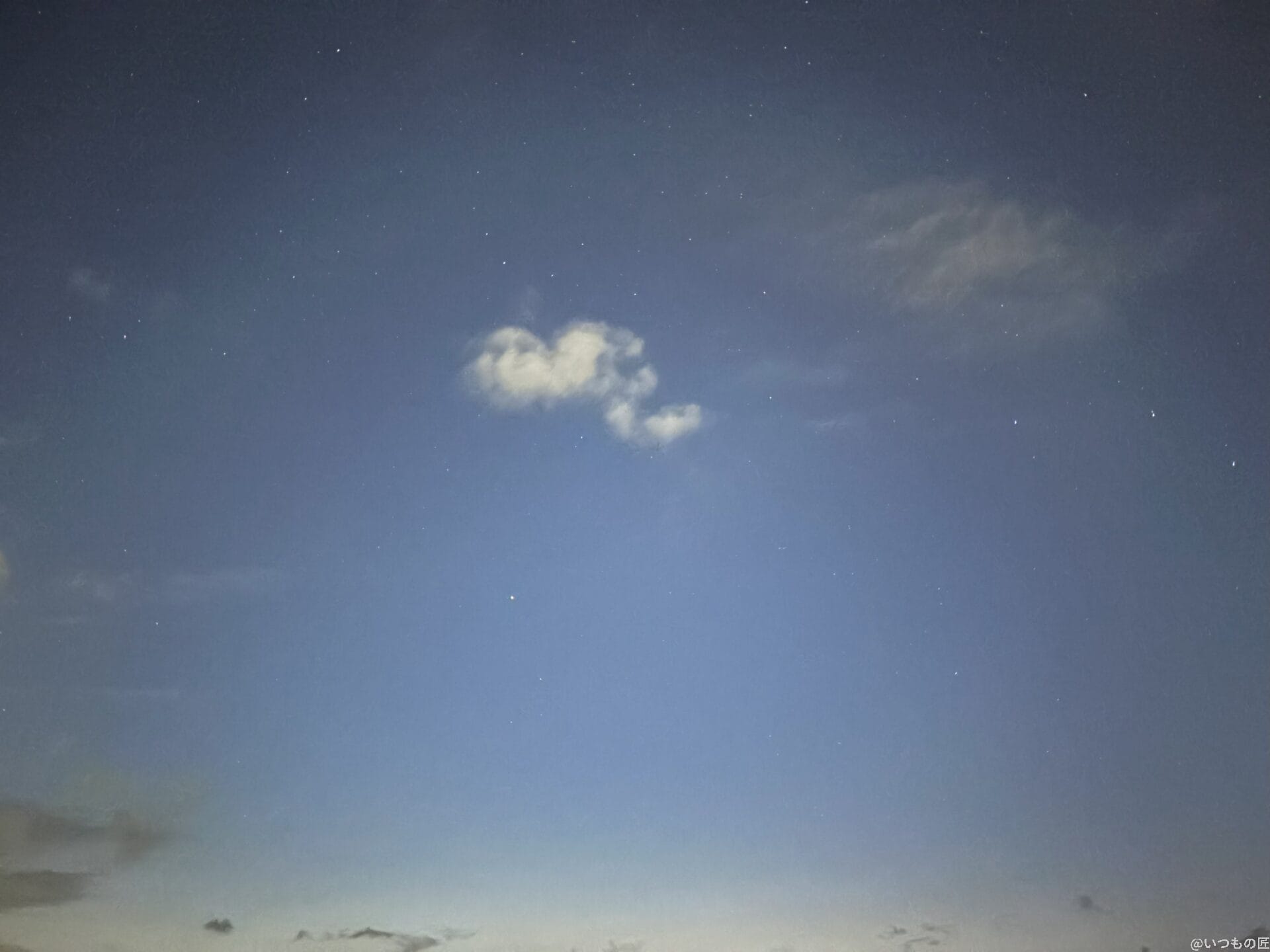 iPhone 16/16 Plus カメラ
iPhone 16の通常モードで撮影した夜景写真