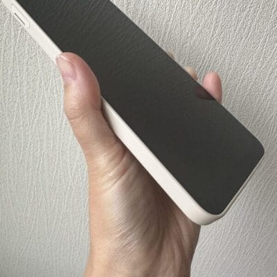 AQUOS wish4 レビュー
AQUOS wish4を手に持っている写真