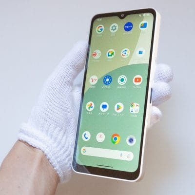 AQUOS wish4 レビュー
AQUOS wish4を手に持っている様子