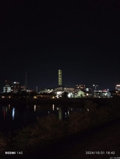 xiaomi redmi 14c でズーム撮影した夜景写真 | ガジェットレビューの匠 Xiaomi Redmi 14C カメラ Xiaomi Redmi 14C でズーム撮影した夜景写真