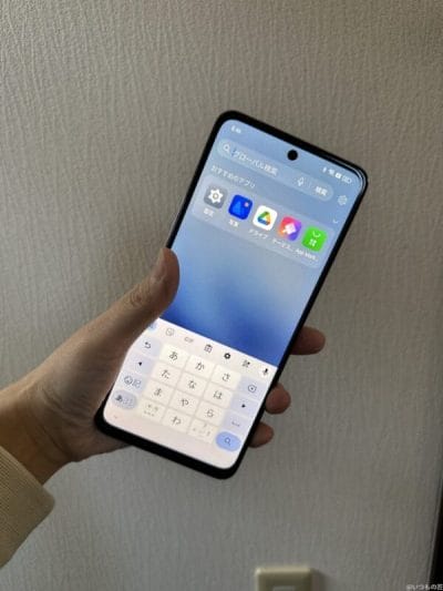 oppo a3 5g 手に持っている様子 | ガジェットレビューの匠 OPPO A3 5G評判・口コミ OPPO A3 5G 手に持っている様子