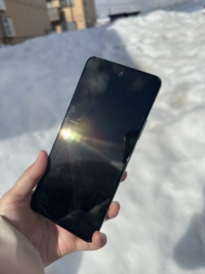 逆光時のoppo a79 5gのディスプレイ | ガジェットレビューの匠 OPPO A3 5G評判・口コミ 逆光時のOPPO A79 5Gのディスプレイ