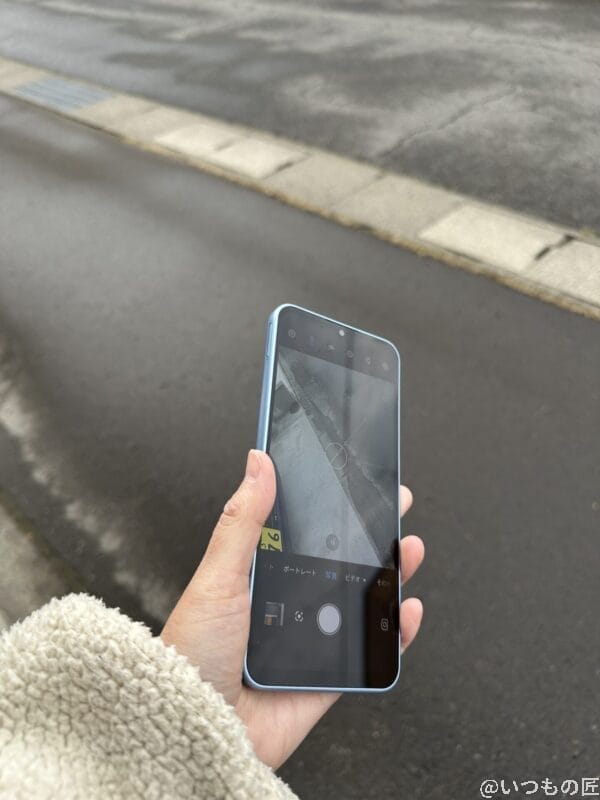 libero 5g Ⅳのディスプレイの見やすさを示す写真 | ガジェットレビューの匠 nubia S 5G レビュー Libero 5G Ⅳのディスプレイの見やすさを示す写真