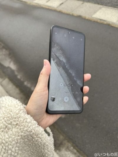 nubia s 5gの屋外での見やすさを示す写真 | ガジェットレビューの匠 nubia S 5G レビュー nubia S 5Gの屋外での見やすさを示す写真