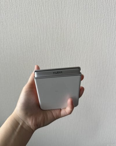 nubia flip 2 ロゴが印字された箇所 | ガジェットレビューの匠 nubia Flip 2 レビュー nubia Flip 2 ロゴが印字された箇所