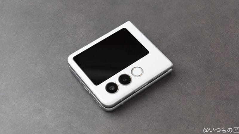 閉じた状態のnubia flip 2 | ガジェットレビューの匠 nubia Flip 2 レビュー 閉じた状態のnubia Flip 2