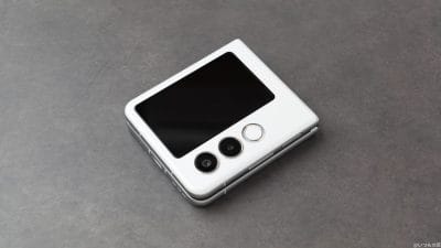 閉じた状態のnubia flip 2 | ガジェットレビューの匠 nubia Flip 2 レビュー 閉じた状態のnubia Flip 2
