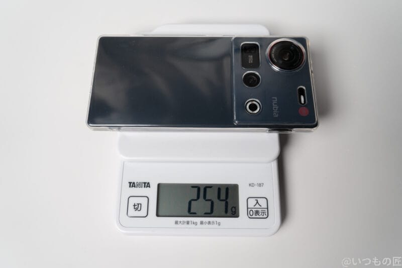 nubia z70 ultraのケースを付けた重さを計測 | ガジェットレビューの匠 nubia Z70 Ultraのケースを付けた重さを計測