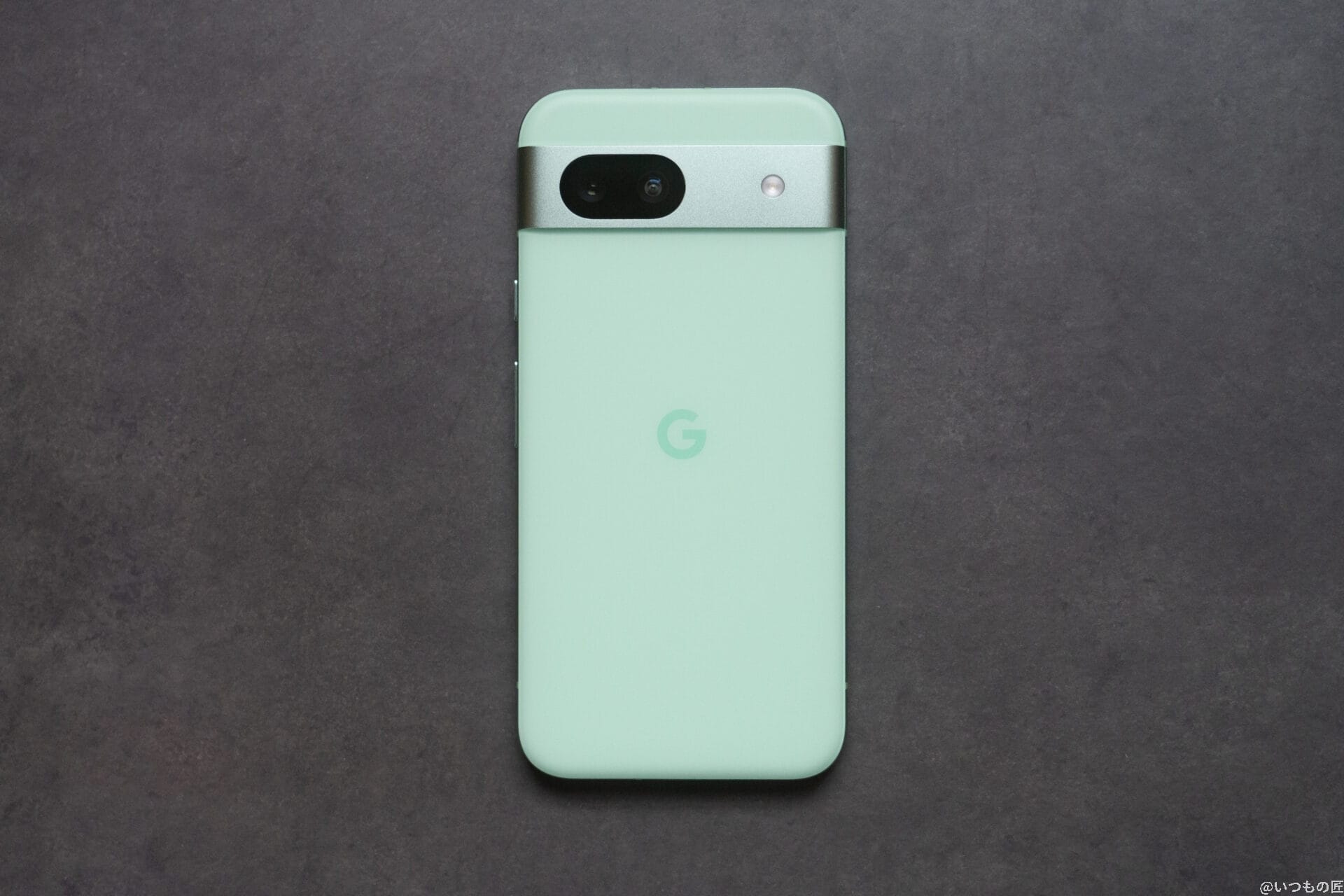 Google Pixel 9a カメラ
Google Pixel 8aの背面を写した写真