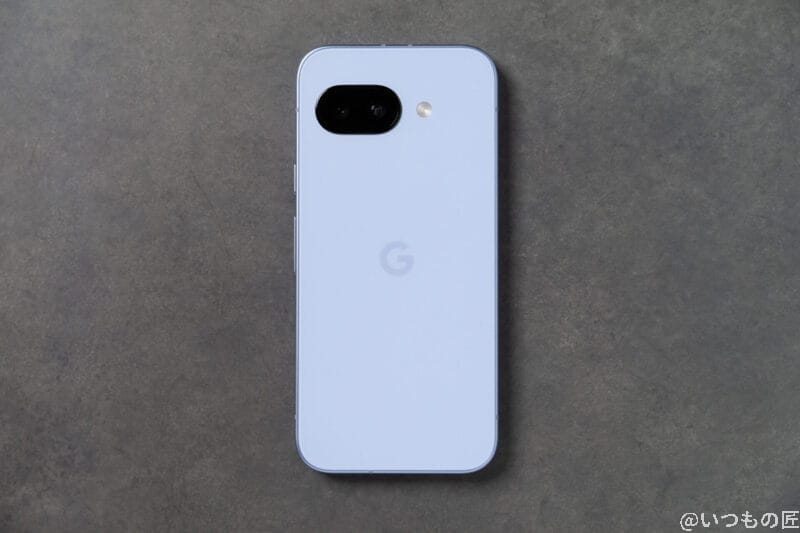 google pixel 9aの背面を映した写真 | ガジェットレビューの匠 Google Pixel 9a カメラ Google Pixel 9aの背面を映した写真