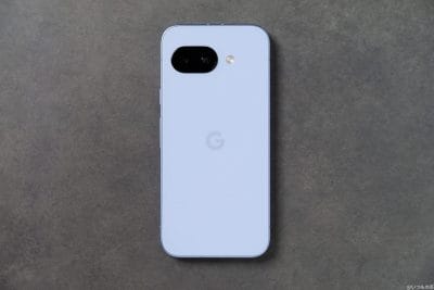 google pixel 9aの背面を映した写真 | ガジェットレビューの匠 Google Pixel 9a カメラ Google Pixel 9aの背面を映した写真