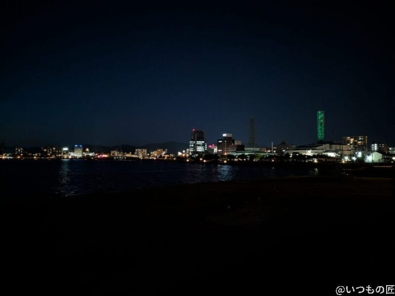 google pixel 9aでズーム撮影した夜景写真 | ガジェットレビューの匠 Google Pixel 9a カメラ Google Pixel 9aでズーム撮影した夜景写真
