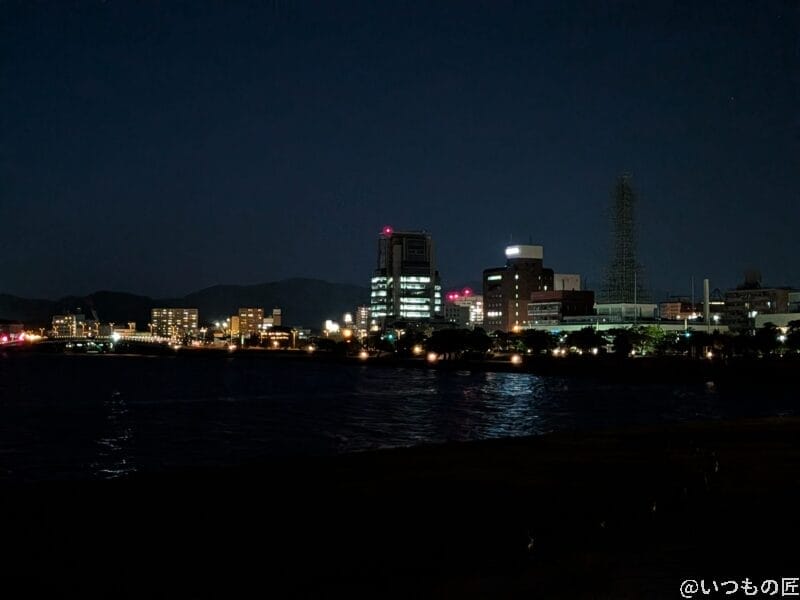 google pixel 9aでズーム撮影した夜景写真 | ガジェットレビューの匠 Google Pixel 9a カメラ Google Pixel 9aでズーム撮影した夜景写真
