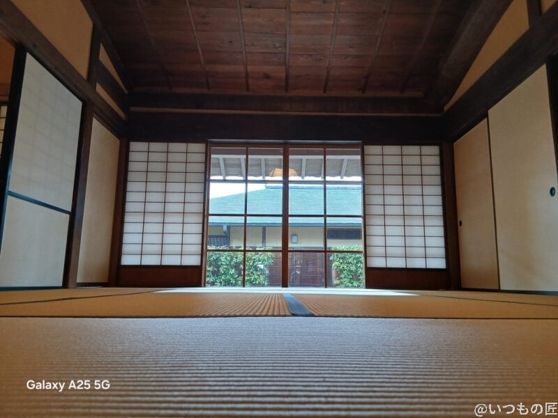 Galaxy A25 5G カメラ
和室内を撮影した写真