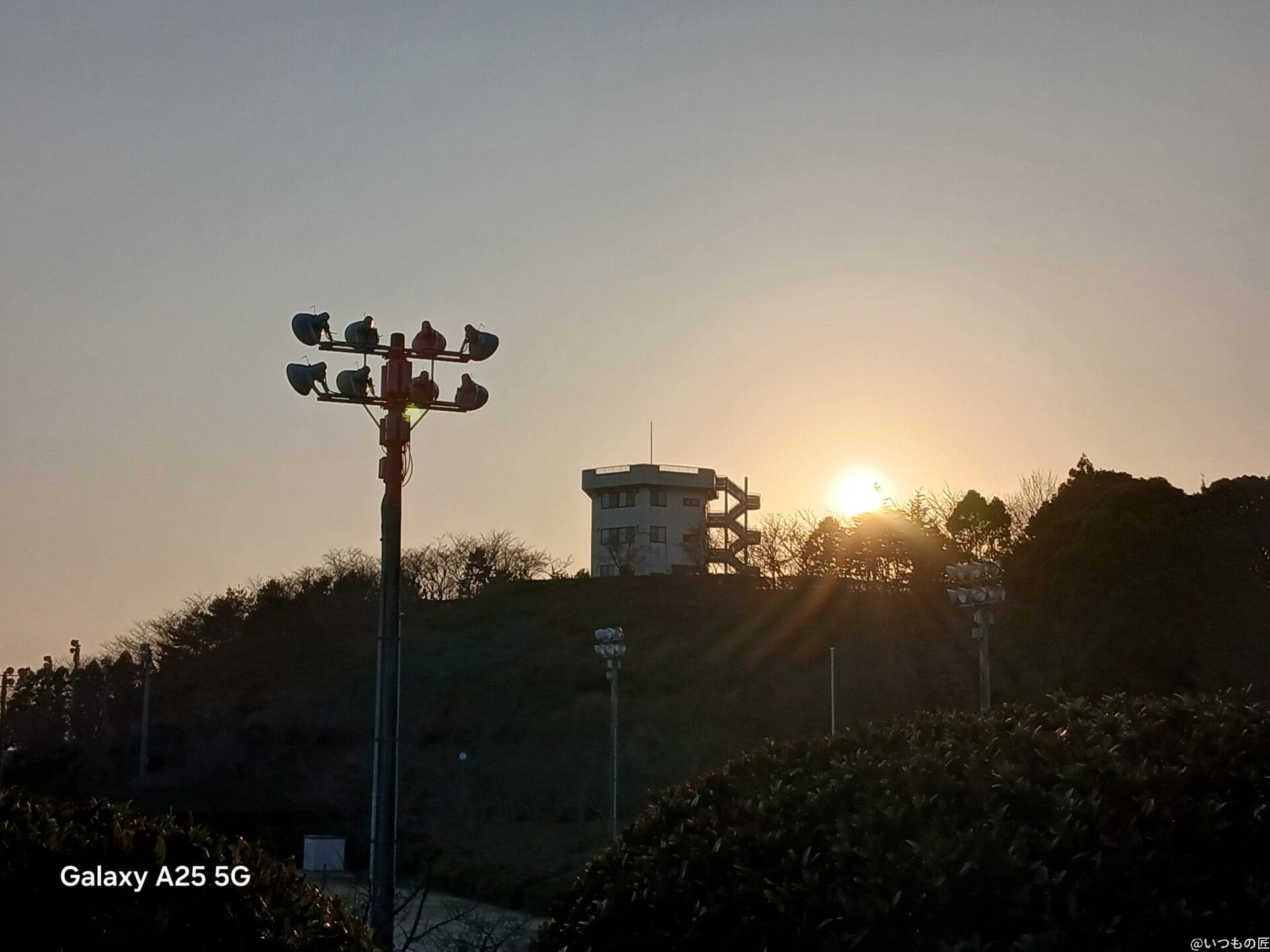 Galaxy A25 5G カメラ
夕暮れ時の風景写真