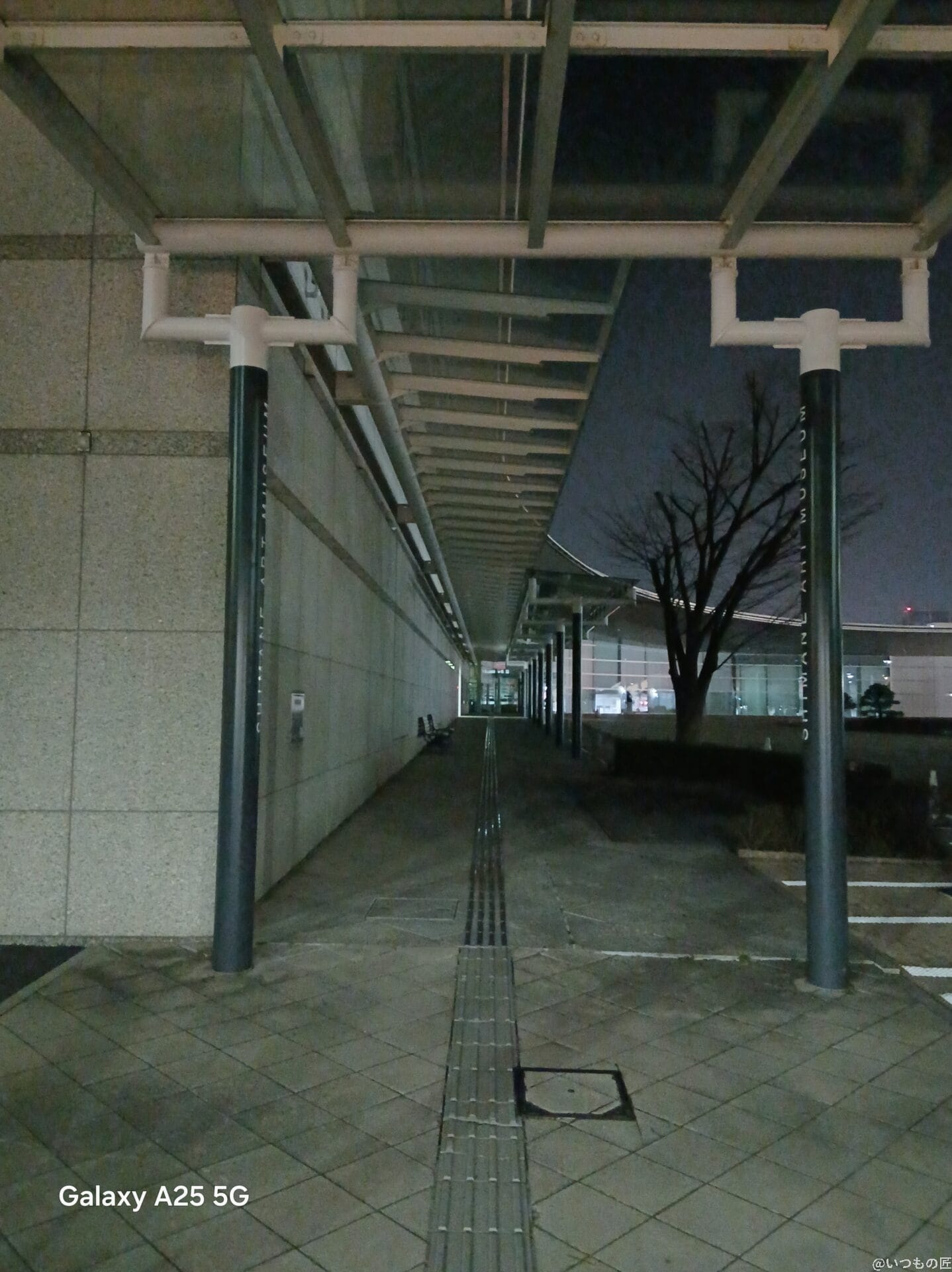 Galaxy A25 5G カメラ
建物の夜景写真