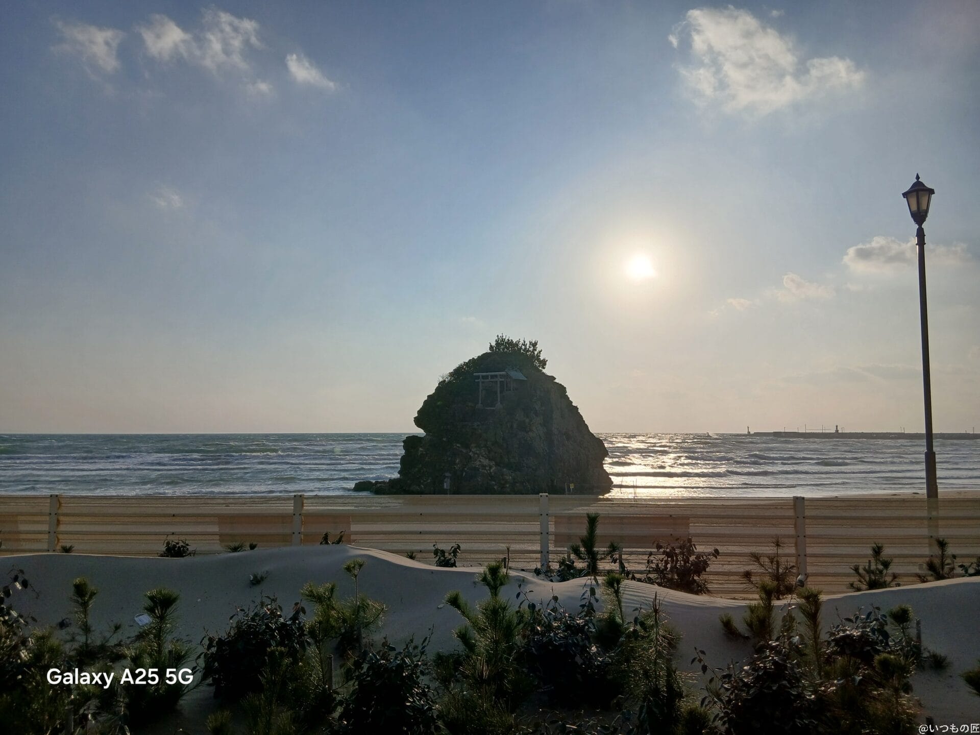 Galaxy A25 5G カメラ
夕暮れ時の浜辺の写真